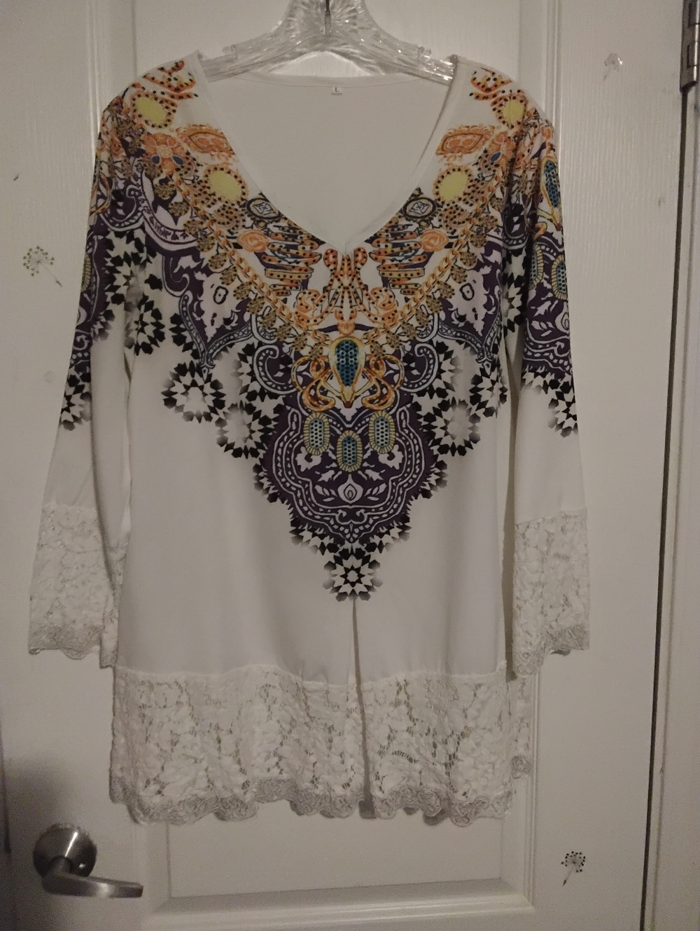 Women's White Lace-Hem Printed V-Neck Tunic Top -L